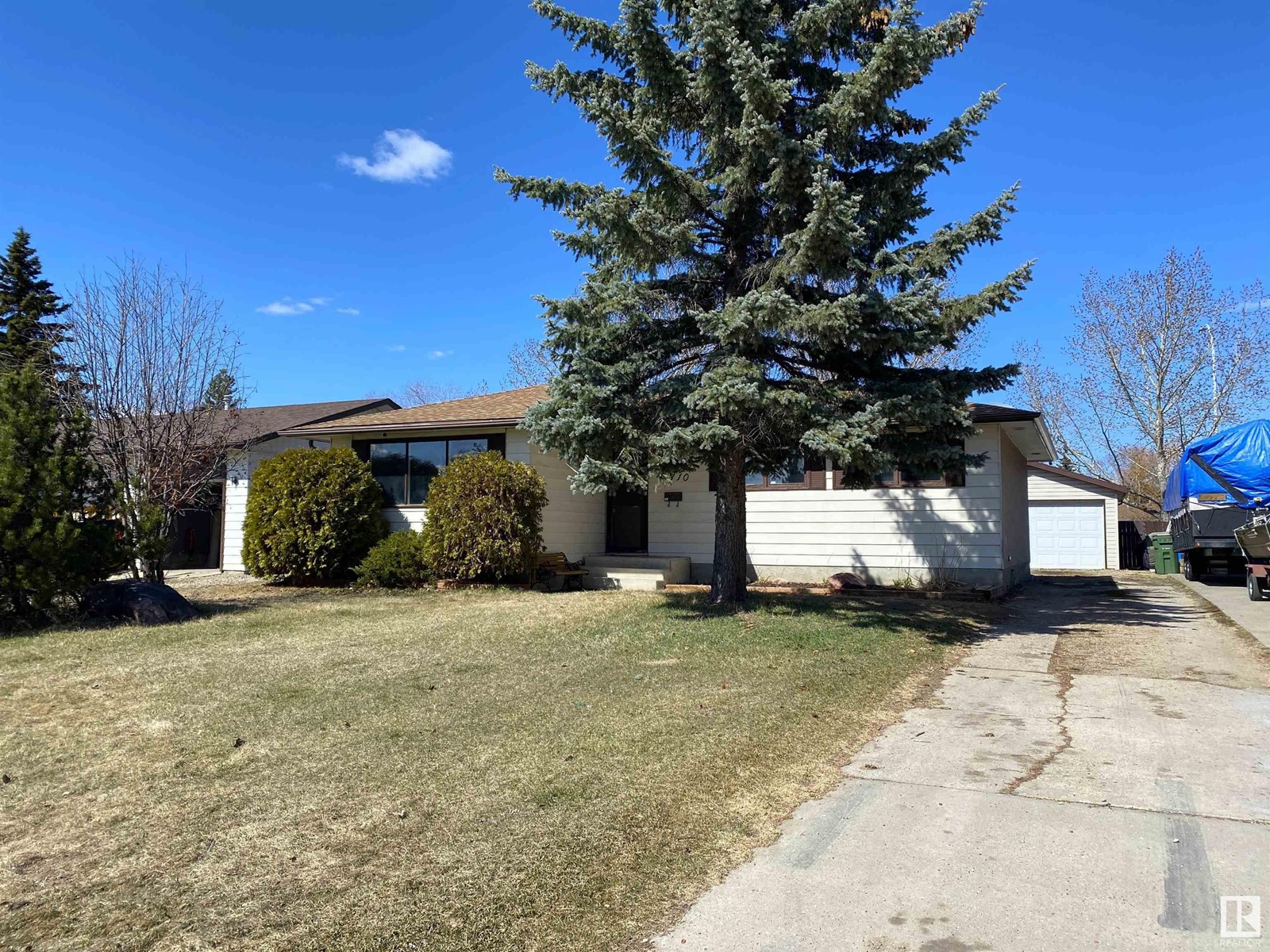 Property at 4310 37 AV image 3