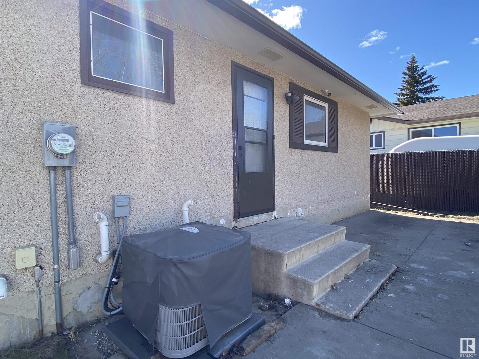 Property at 4310 37 AV image 5