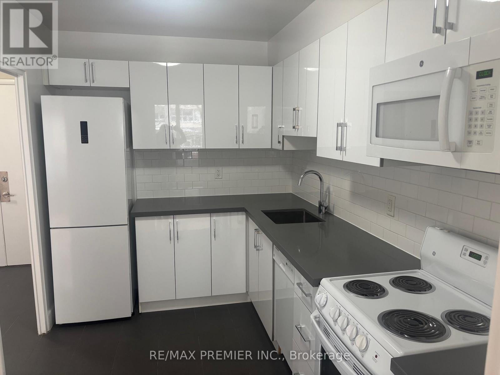 203 - 10 Shallmar Street, Toronto, Ontario  M5N 1J4 - Photo 8 - C12092150