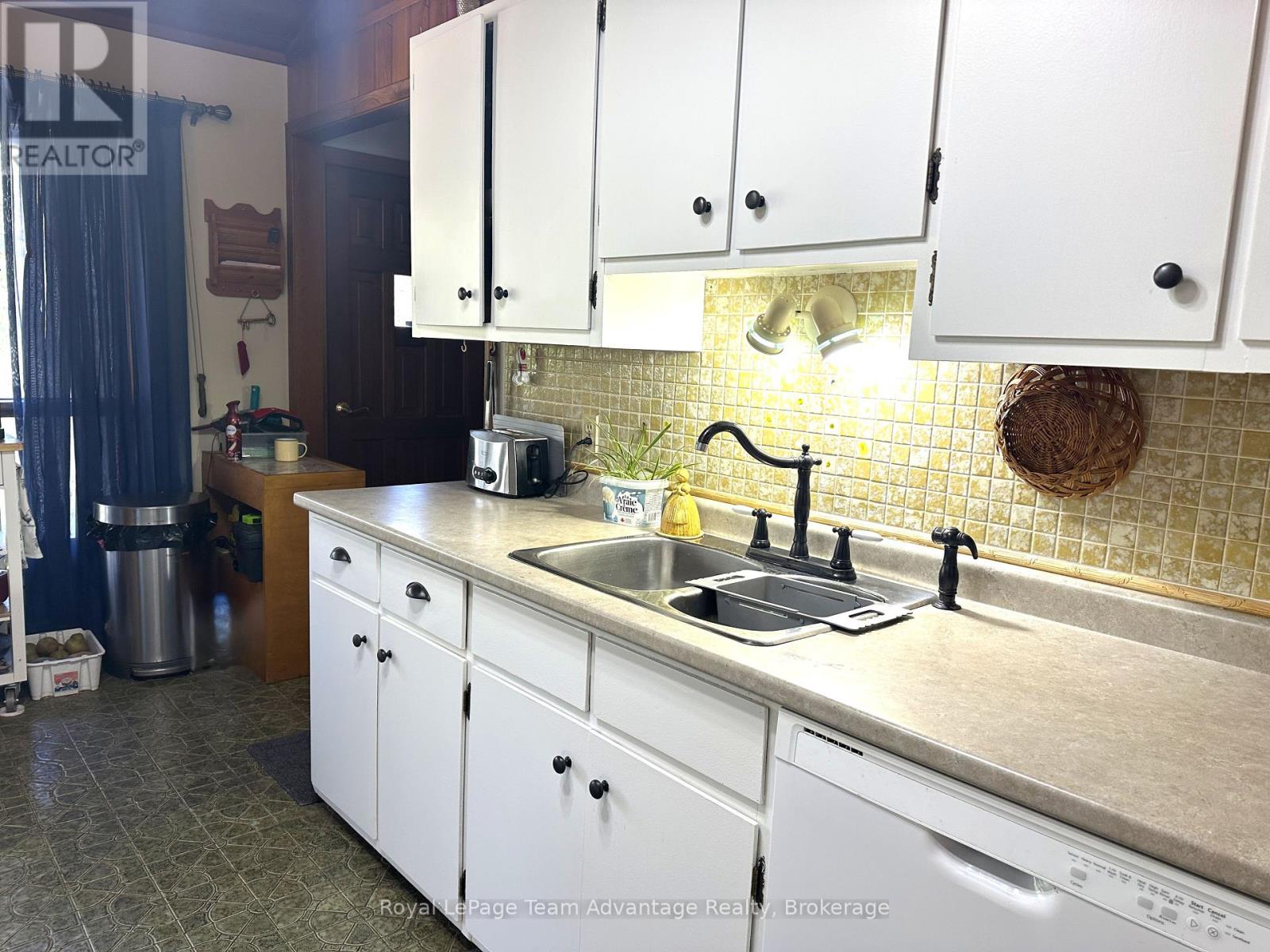 709 141 Highway, Seguin, Ontario  P0C 1J0 - Photo 13 - X12092268