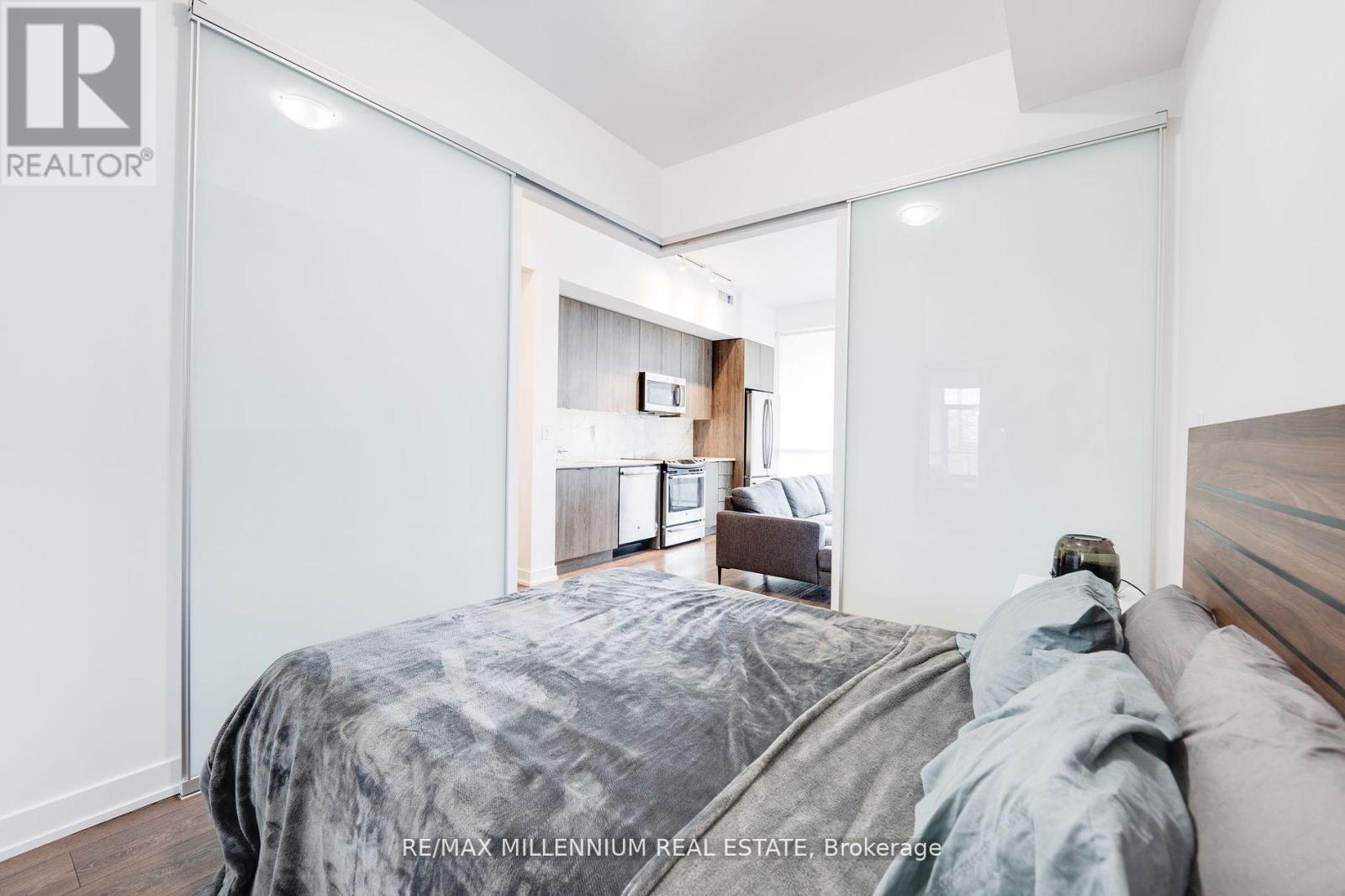 710 - 50 Bruyeres Mews, Toronto, Ontario  M5V 0H8 - Photo 11 - C12092273
