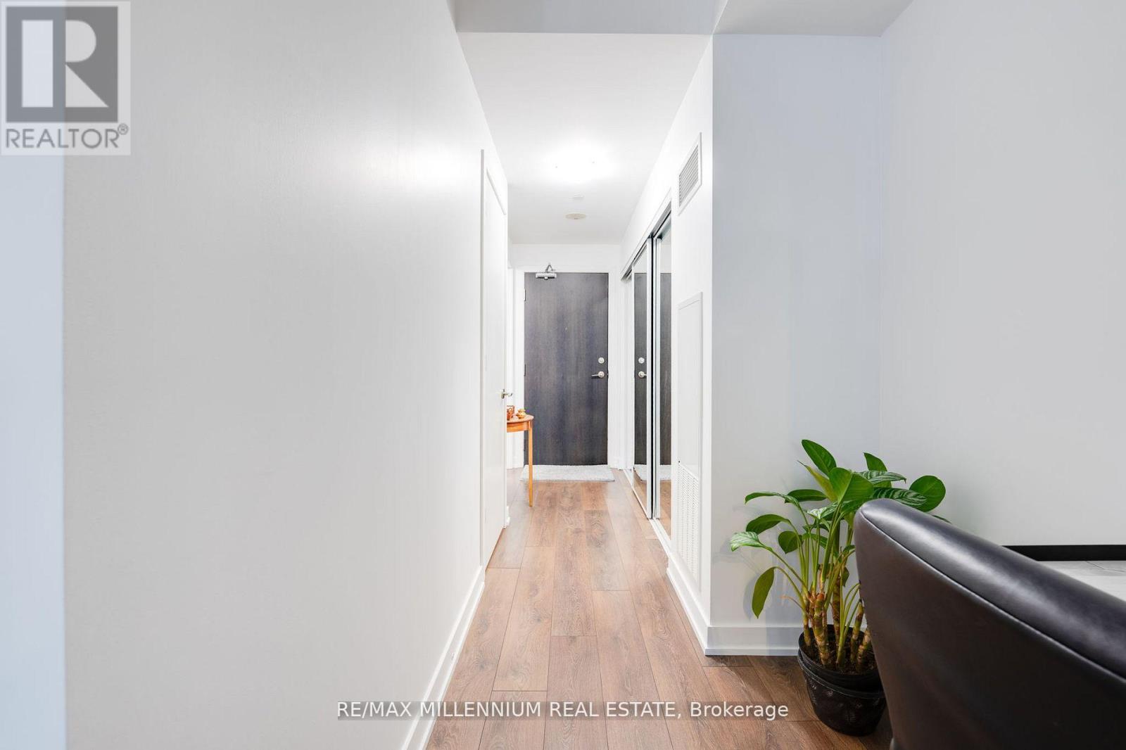 710 - 50 Bruyeres Mews, Toronto, Ontario  M5V 0H8 - Photo 3 - C12092273