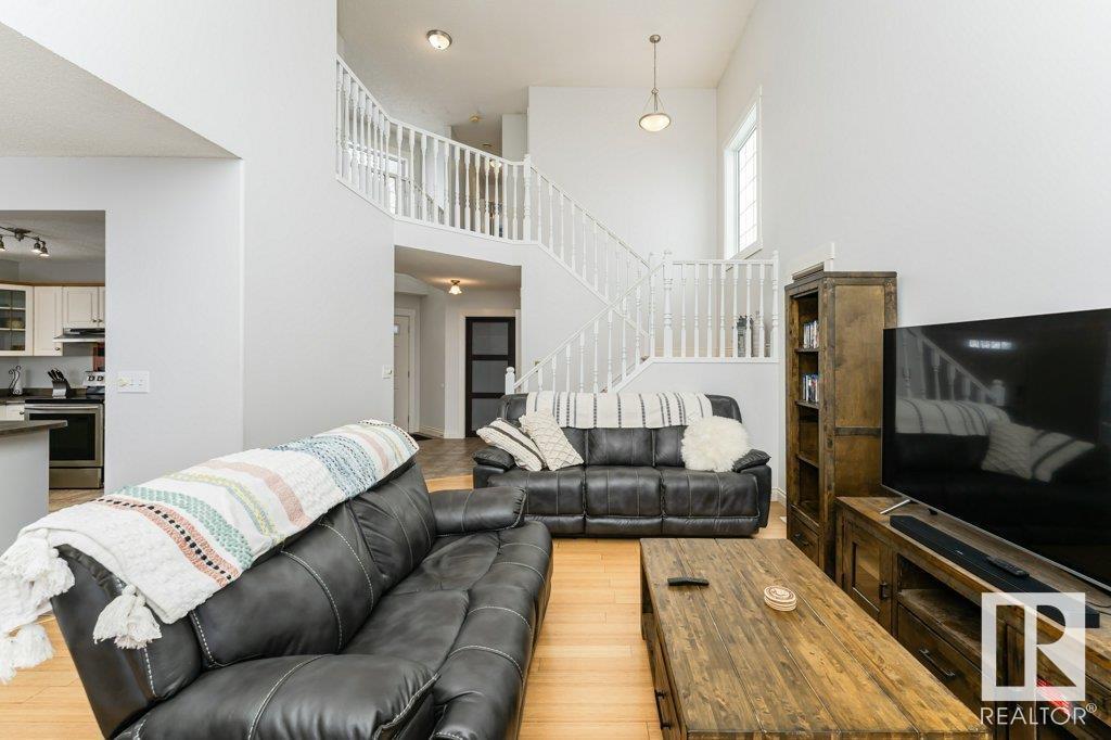 Property at 11 OAKRIDGE DR N image 1