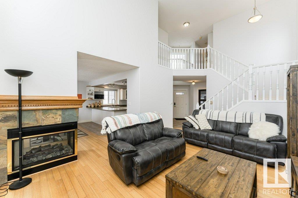 Property at 11 OAKRIDGE DR N image 2