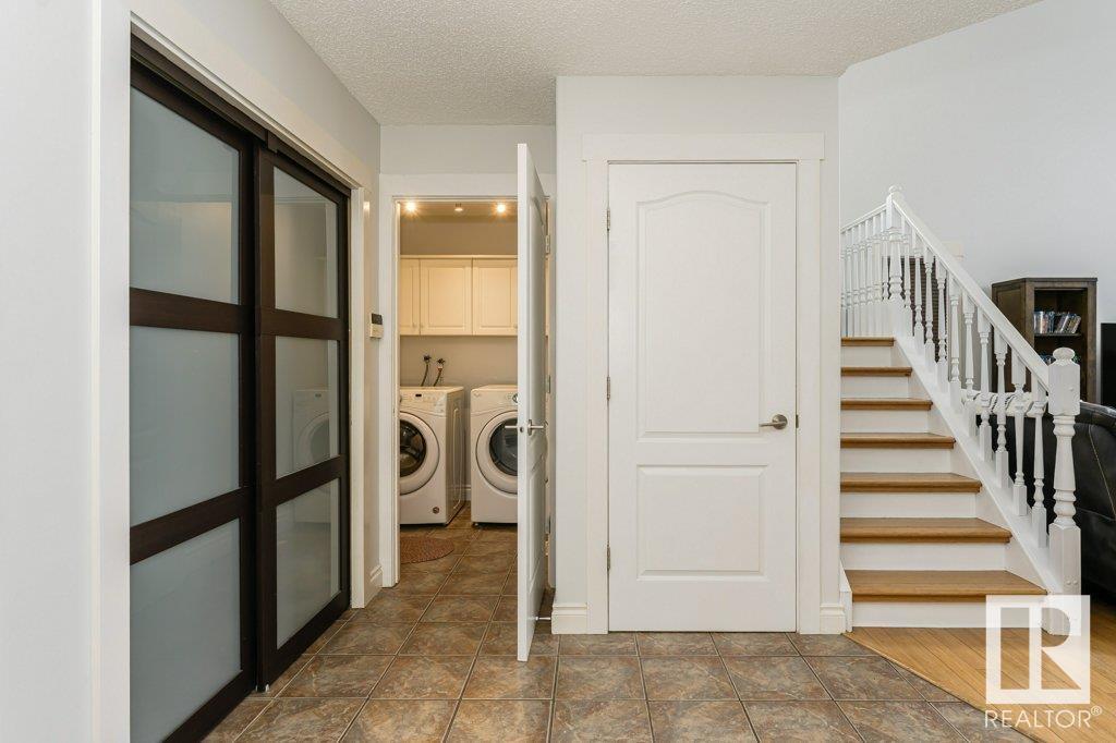 Property at 11 OAKRIDGE DR N image 4