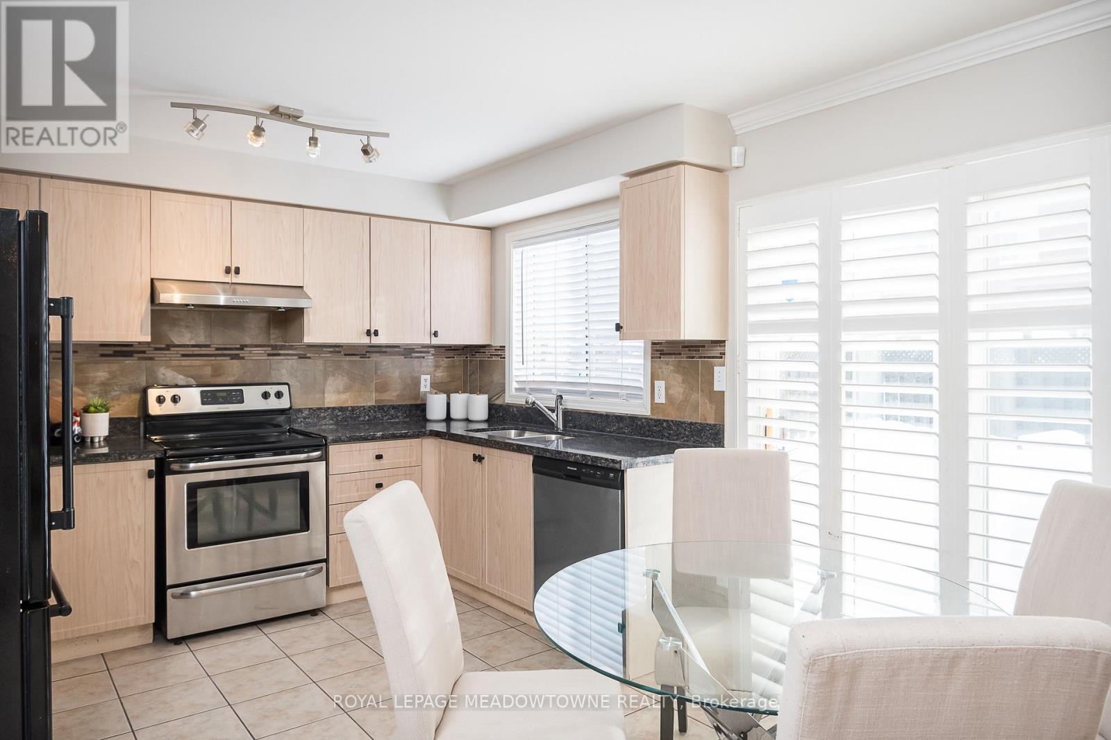 488 Trudeau Drive, Milton (Cl Clarke), Ontario  L9T 5K1 - Photo 11 - W12092290