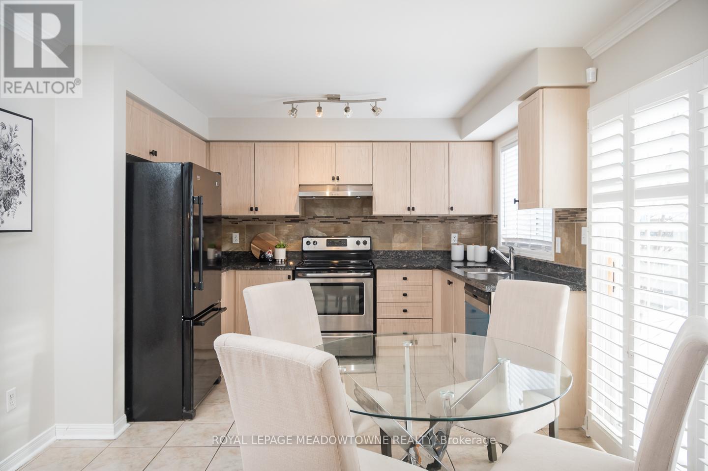 488 Trudeau Drive, Milton (Cl Clarke), Ontario  L9T 5K1 - Photo 12 - W12092290