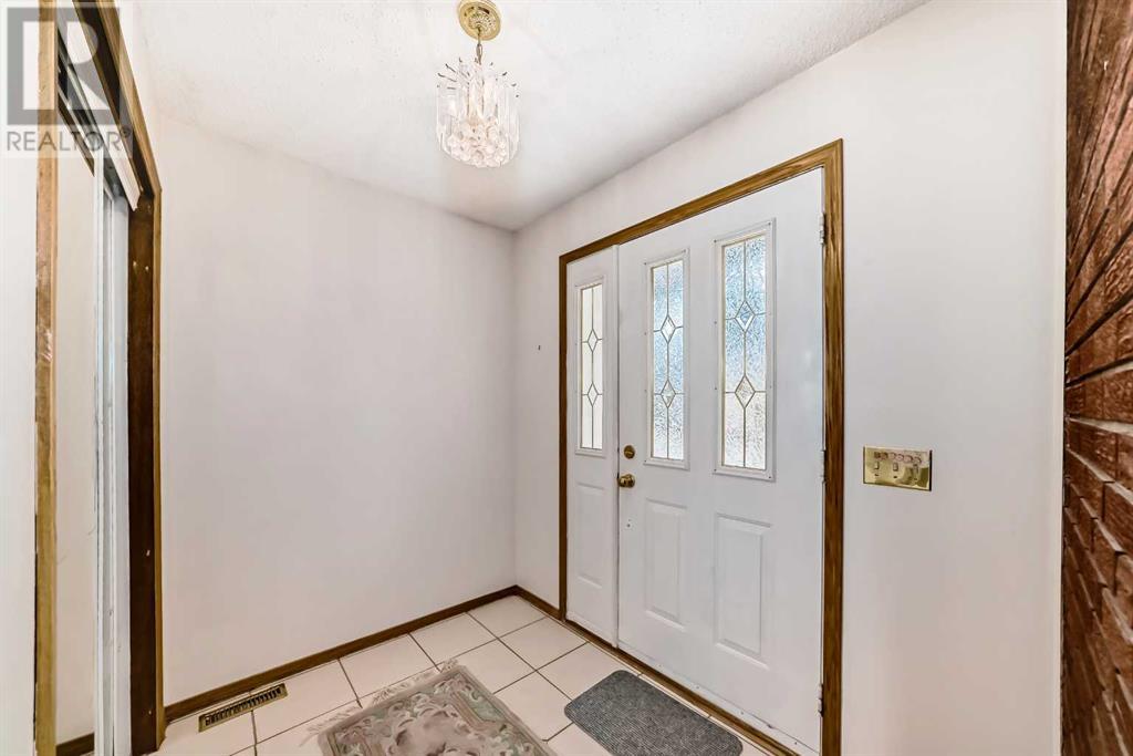 Property at 5420 Dalrymple Crescent NW image 4