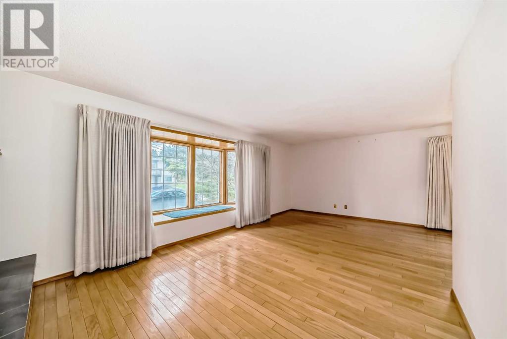 Property at 5420 Dalrymple Crescent NW image 5