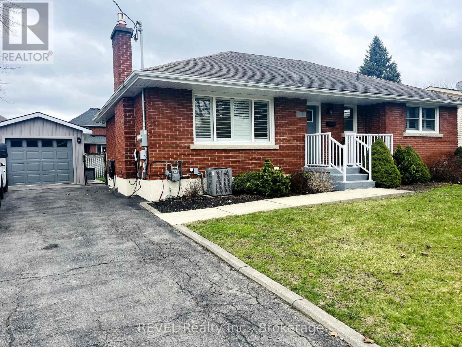 Property at 17 VARADI AVENUE image 2