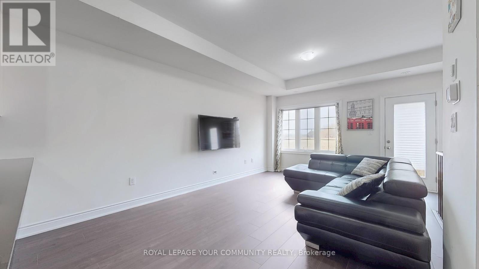 Property at 35 - 2681 MAGDALEN PATH image 4