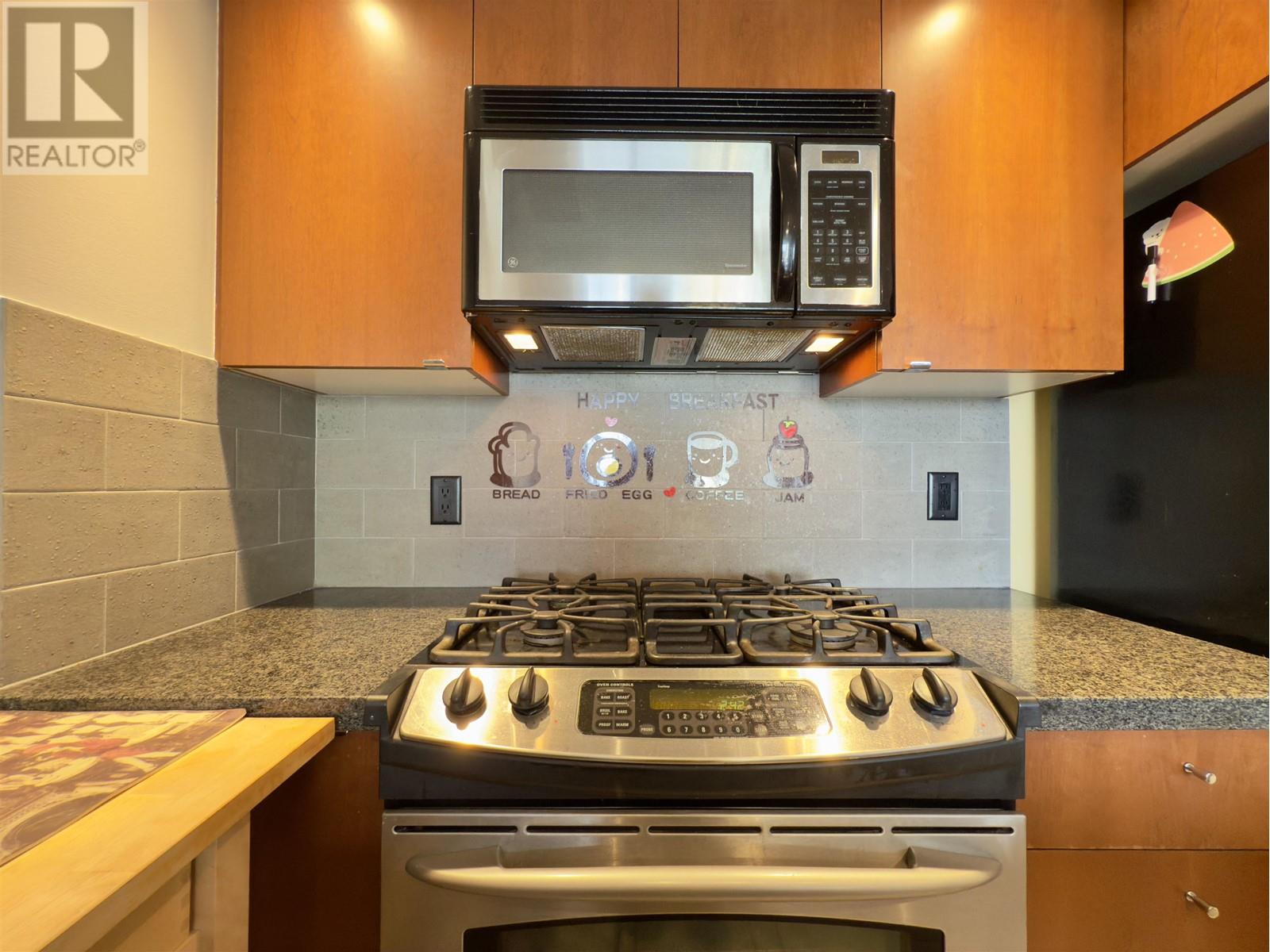 Listing Picture 10 of 31 : 1502 9188 HEMLOCK DRIVE, Richmond / 烈治文 - 魯藝地產 Yvonne Lu Group - MLS Medallion Club Member