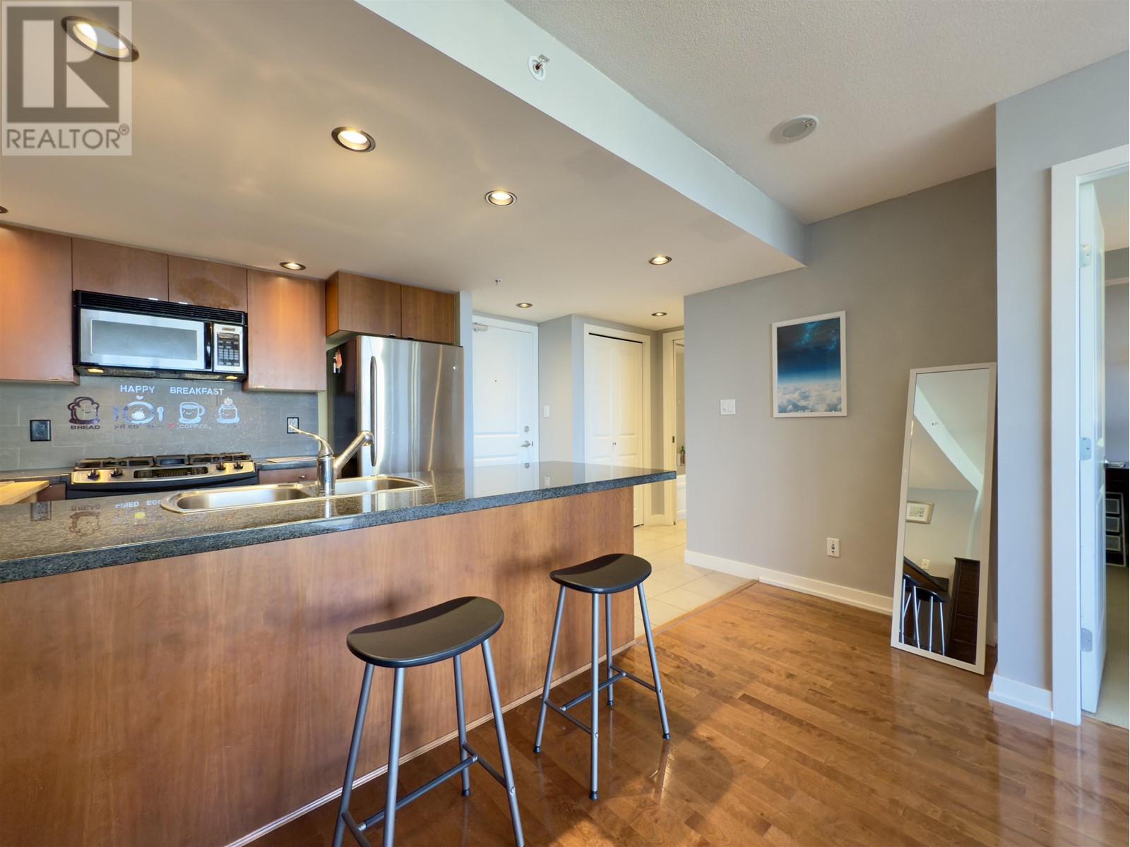 Listing Picture 8 of 31 : 1502 9188 HEMLOCK DRIVE, Richmond / 烈治文 - 魯藝地產 Yvonne Lu Group - MLS Medallion Club Member