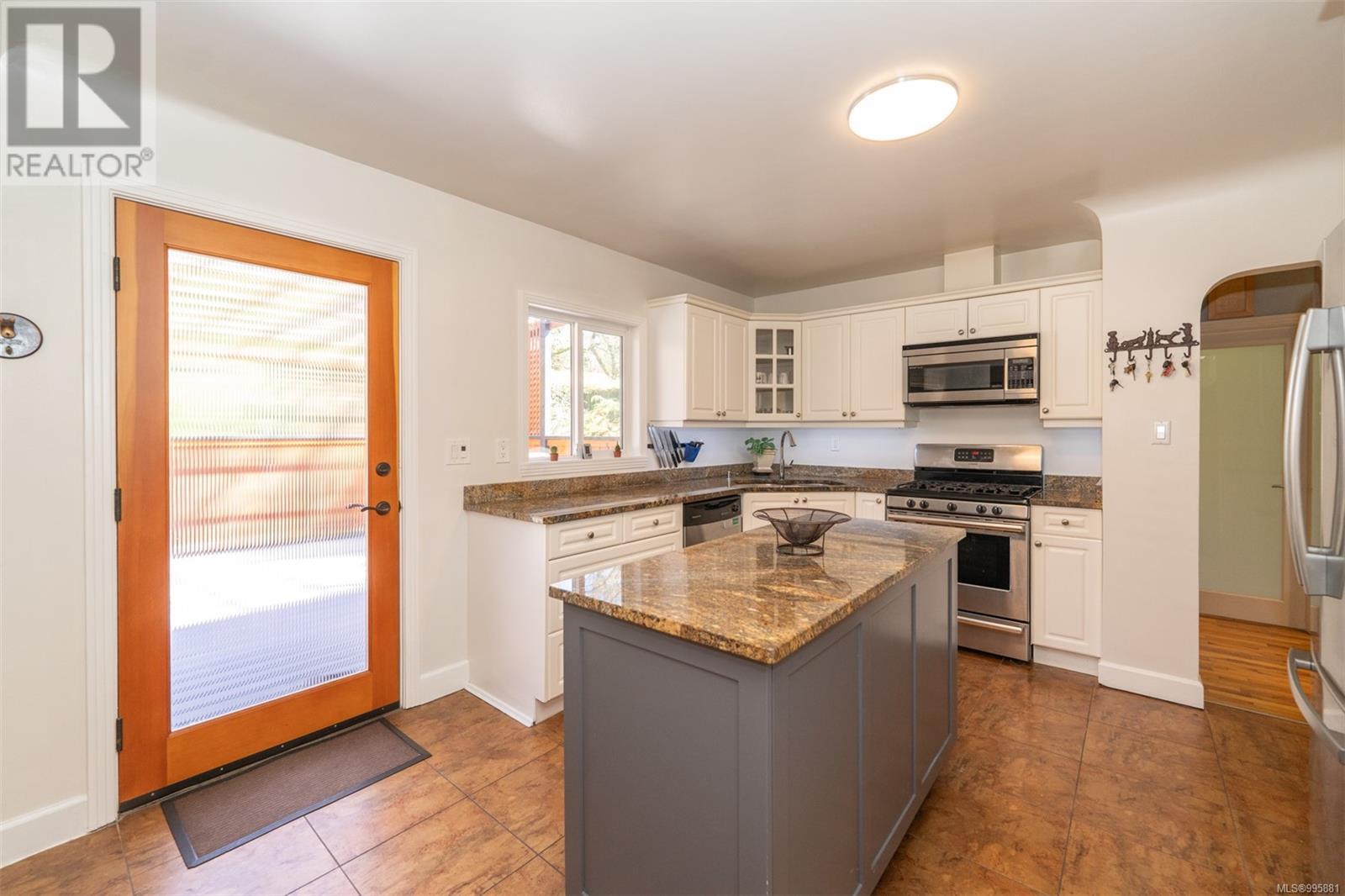 Property at 1584 Athlone Dr image 5