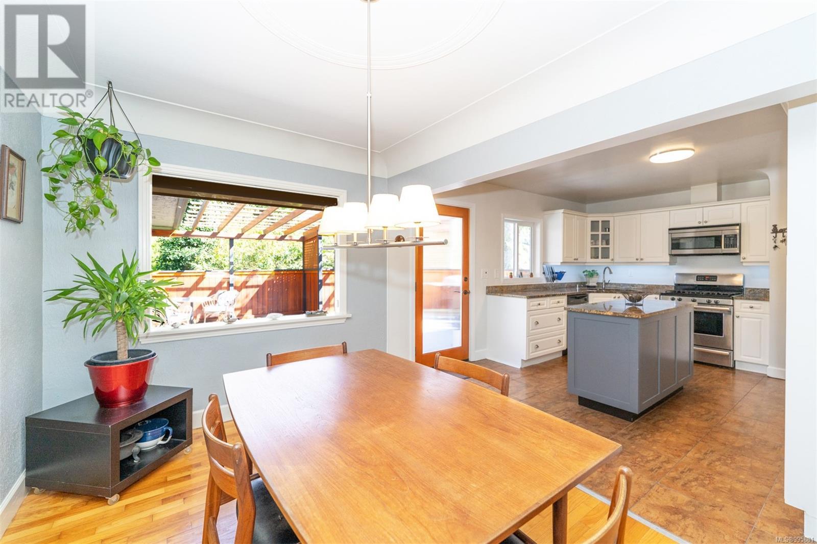 Property at 1584 Athlone Dr image 2