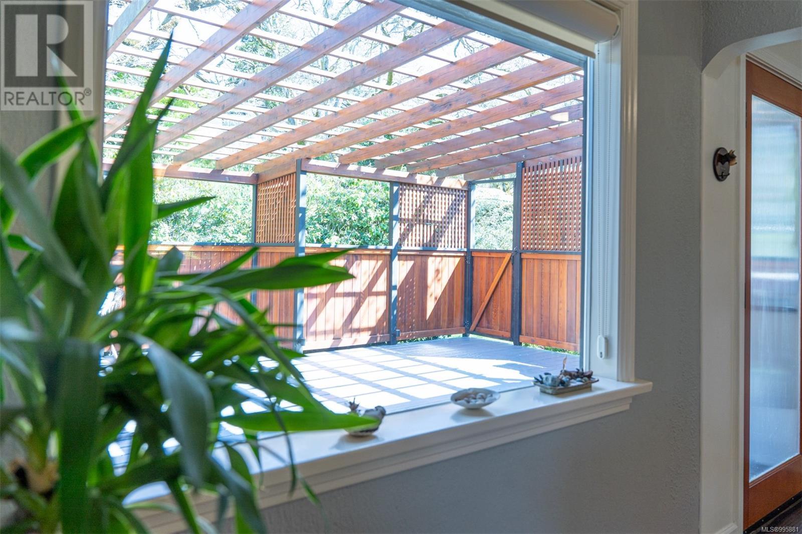 Property at 1584 Athlone Dr image 3