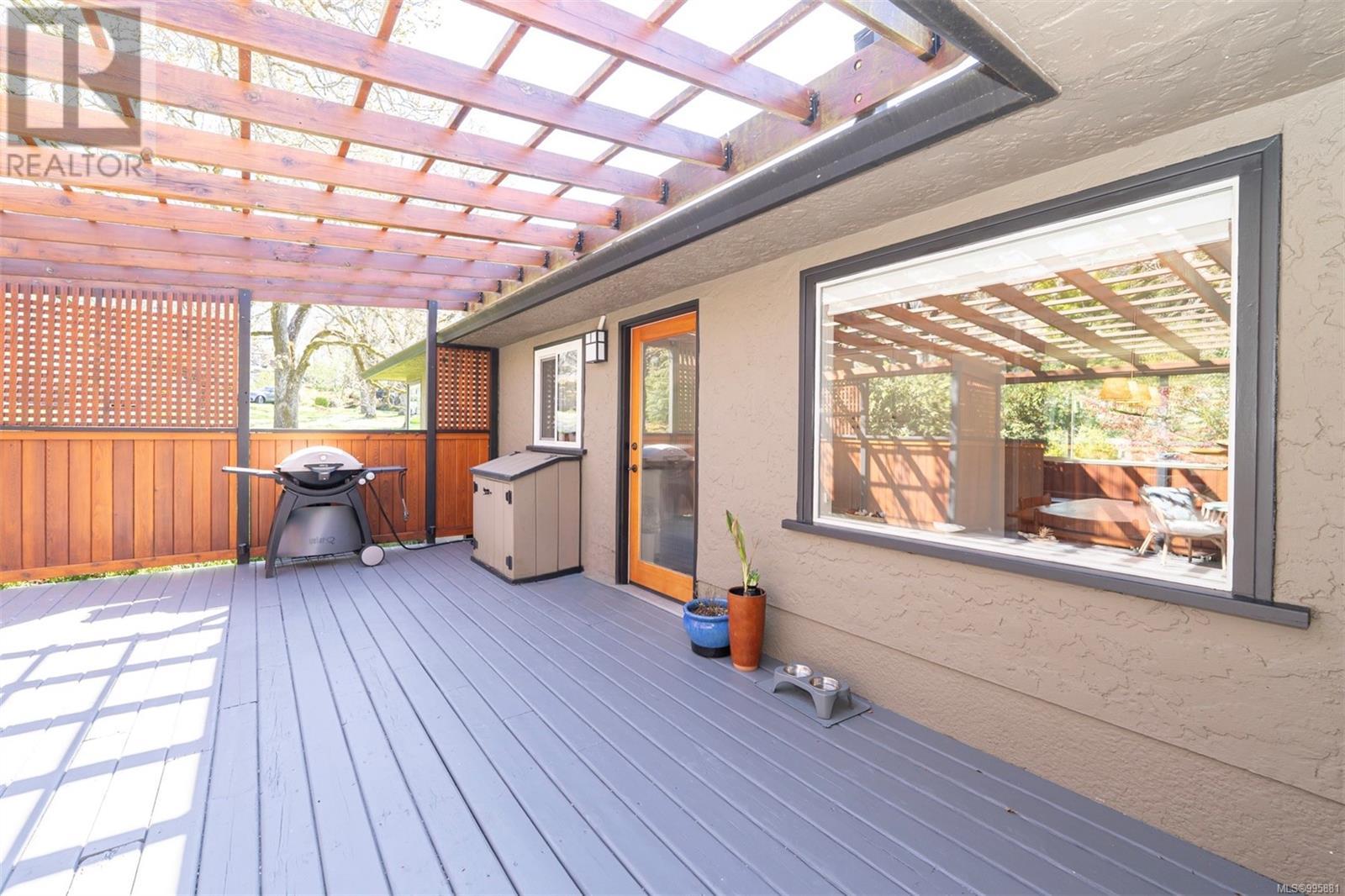 Property at 1584 Athlone Dr image 4