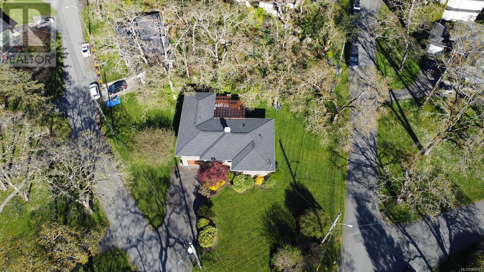 1584 Athlone Dr, Saanich, British Columbia  V8P 2T1 - Photo 52 - 995881