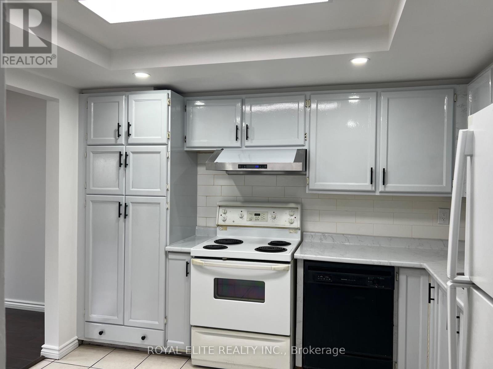 6 Belinda Square, Toronto (Steeles), Ontario  M1W 3M2 - Photo 8 - E12089672