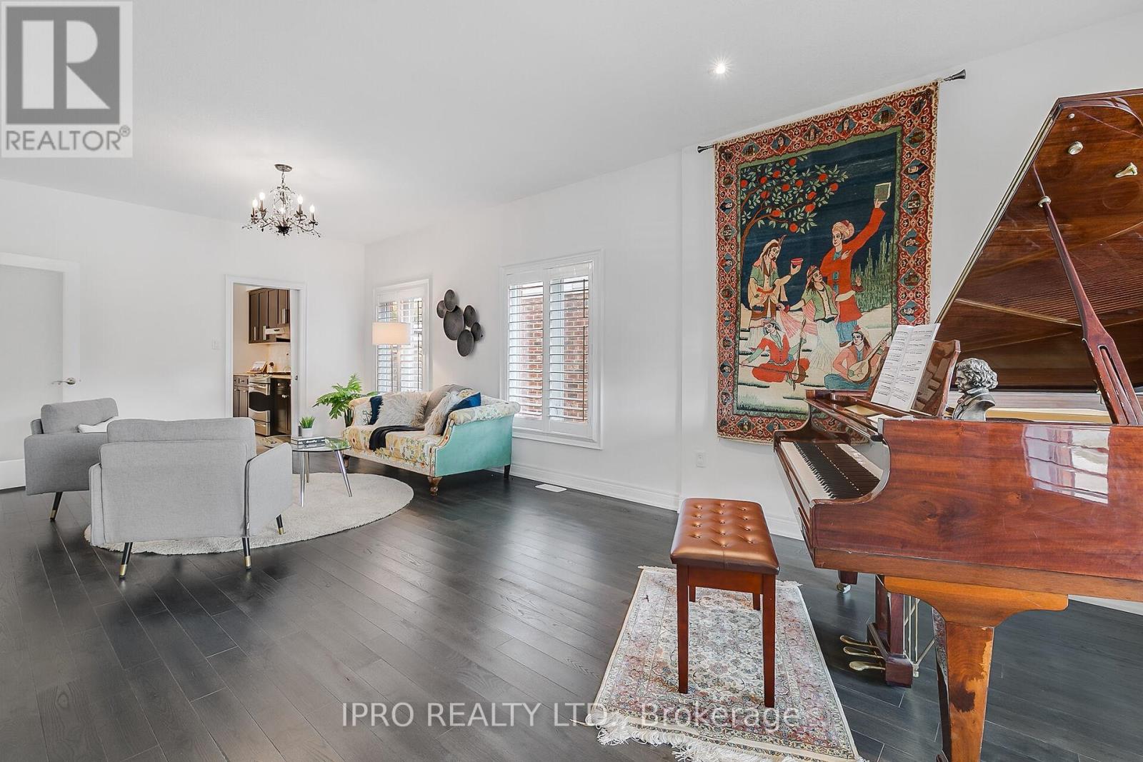 Property at 19 WESTRA DRIVE image 3