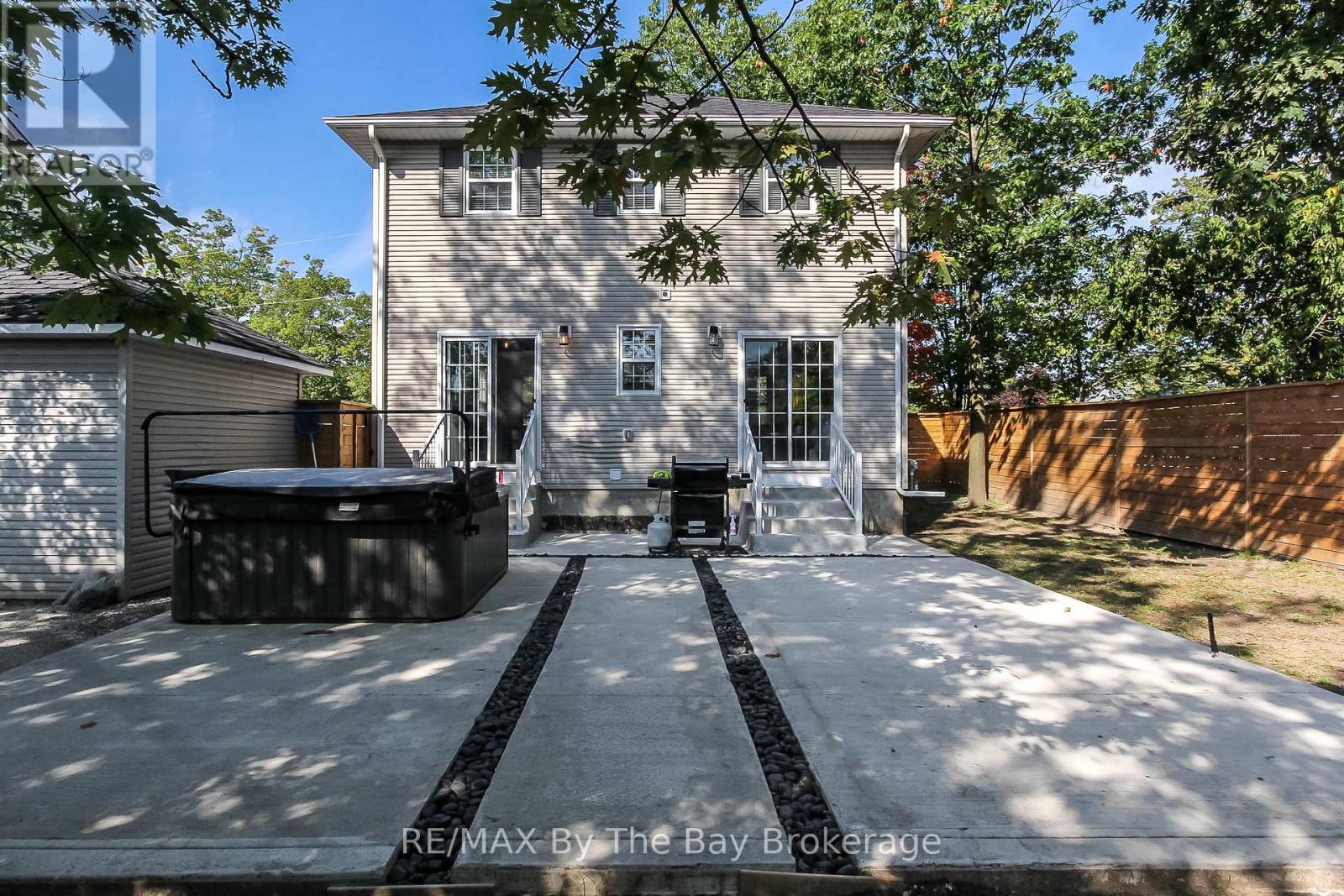 15 Baker Street, Wasaga Beach, Ontario  L9Z 2G8 - Photo 31 - S12092333