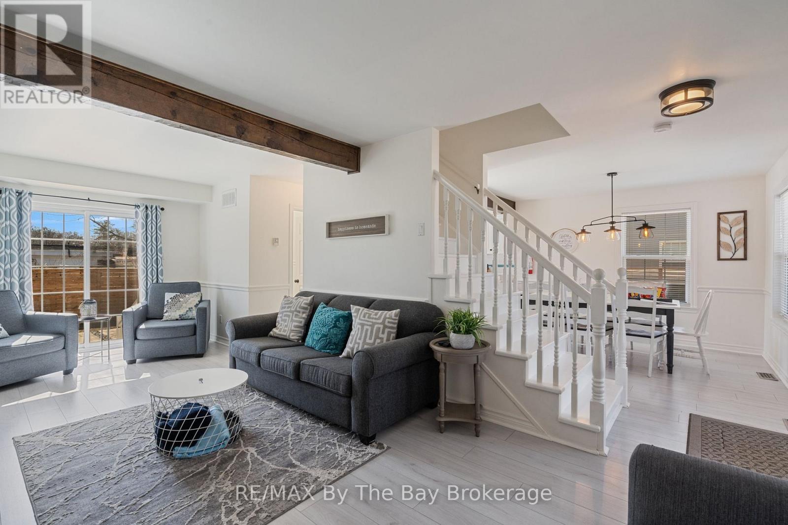 15 Baker Street, Wasaga Beach, Ontario  L9Z 2G8 - Photo 8 - S12092333