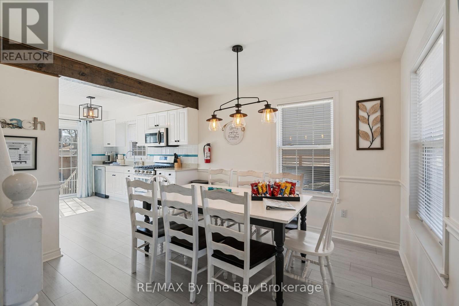 15 Baker Street, Wasaga Beach, Ontario  L9Z 2G8 - Photo 9 - S12092333