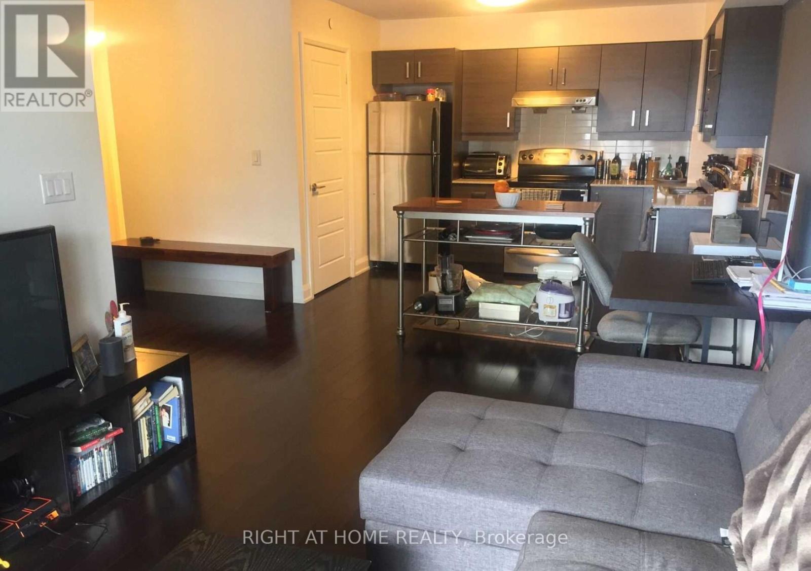 806 - 1 Uptown Drive, Markham, Ontario  L3R 5C1 - Photo 2 - N12092327