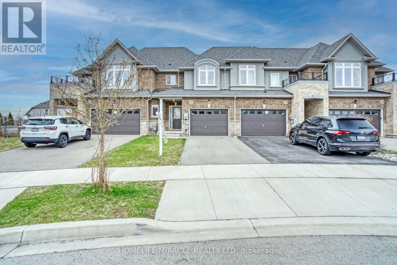 Property at 19 PINOT CRESCENT image 2