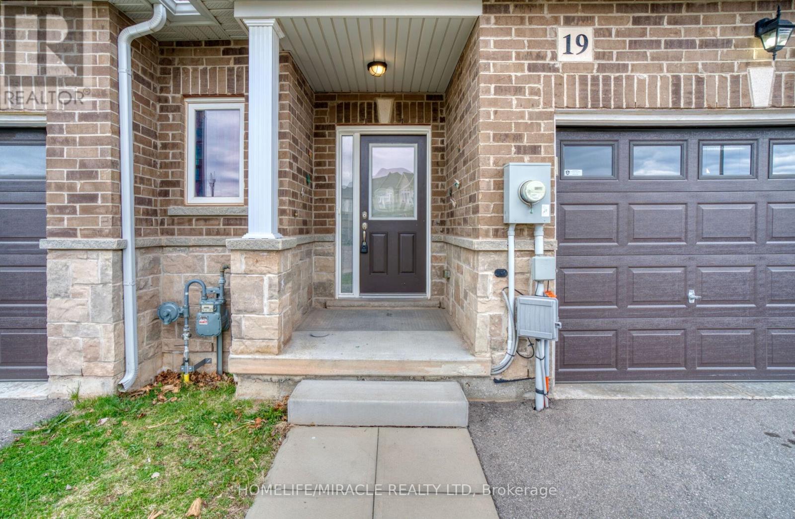 Property at 19 PINOT CRESCENT image 4