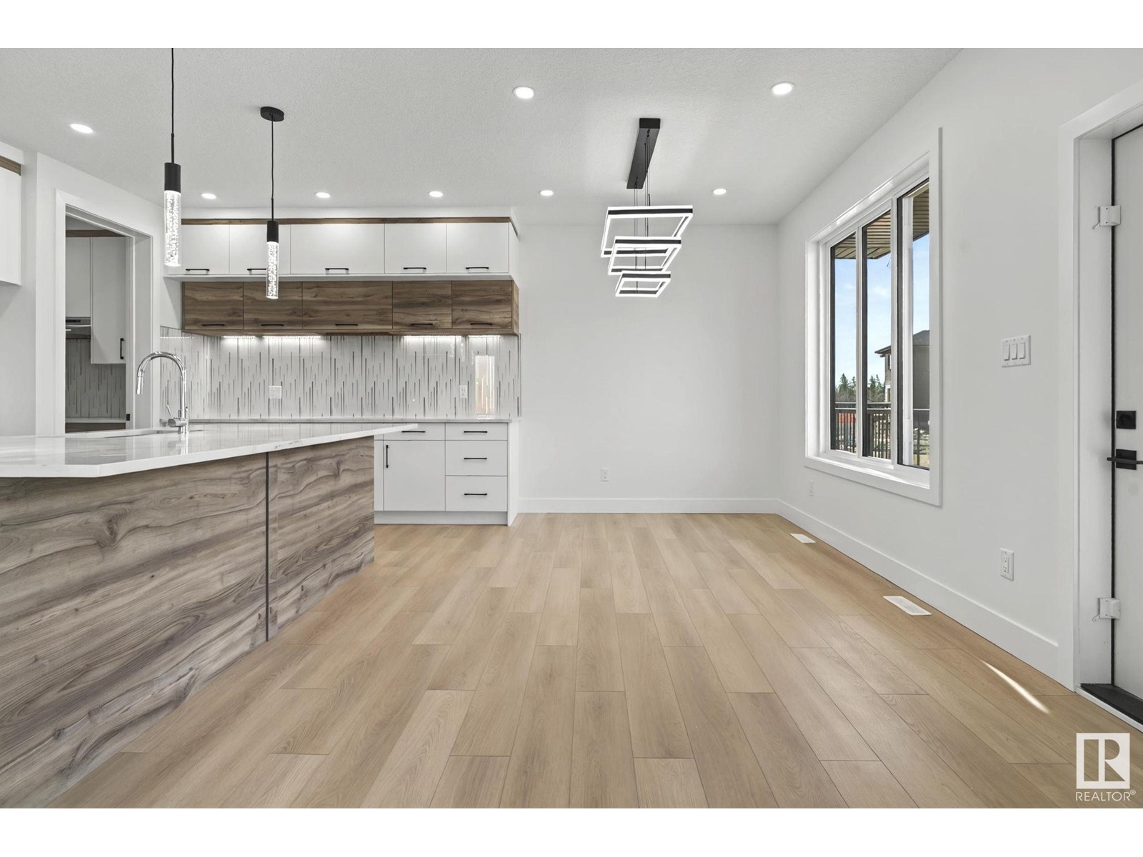 Property at 17128 2 ST NW image 3
