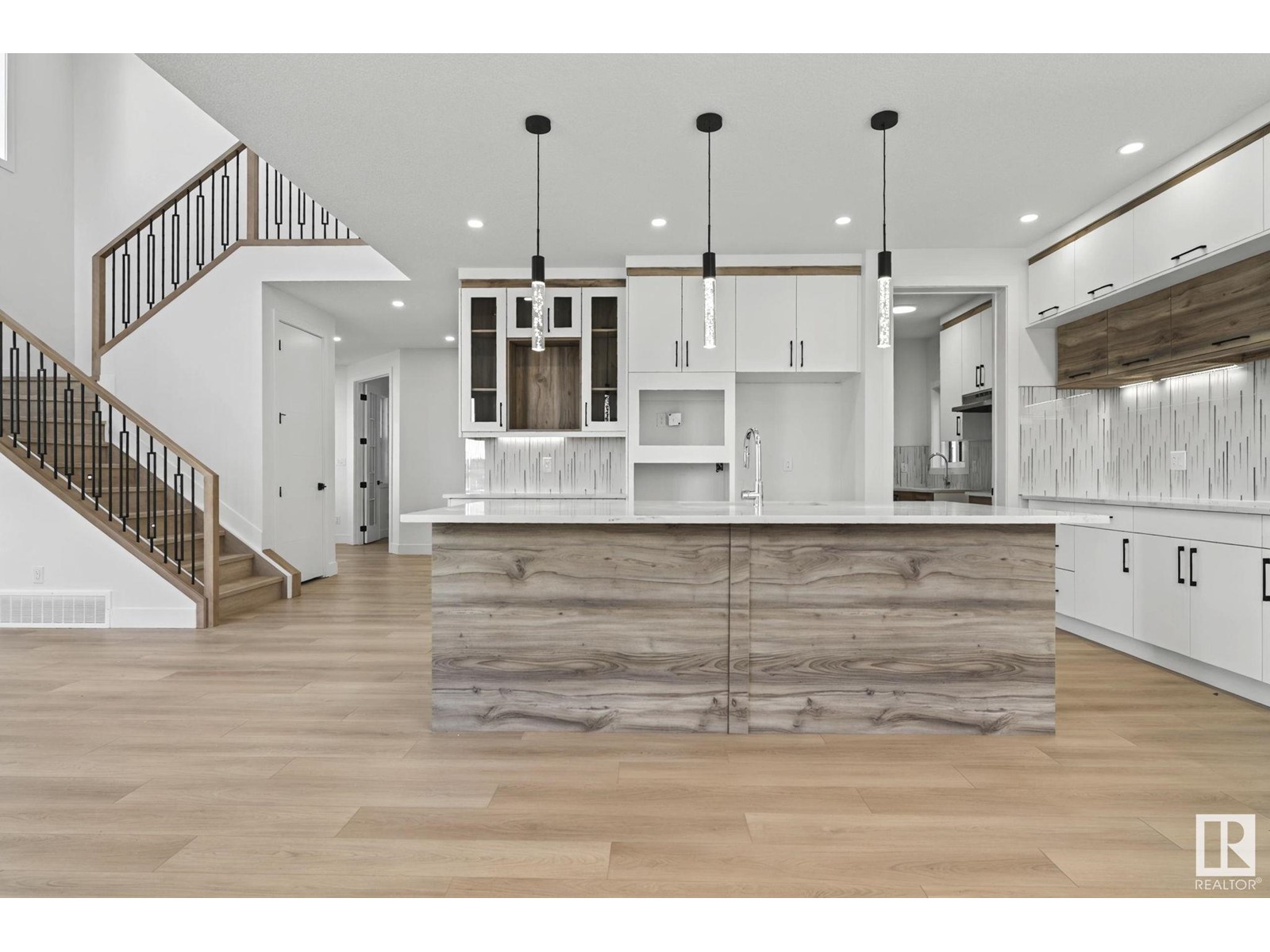 Property at 17128 2 ST NW image 4