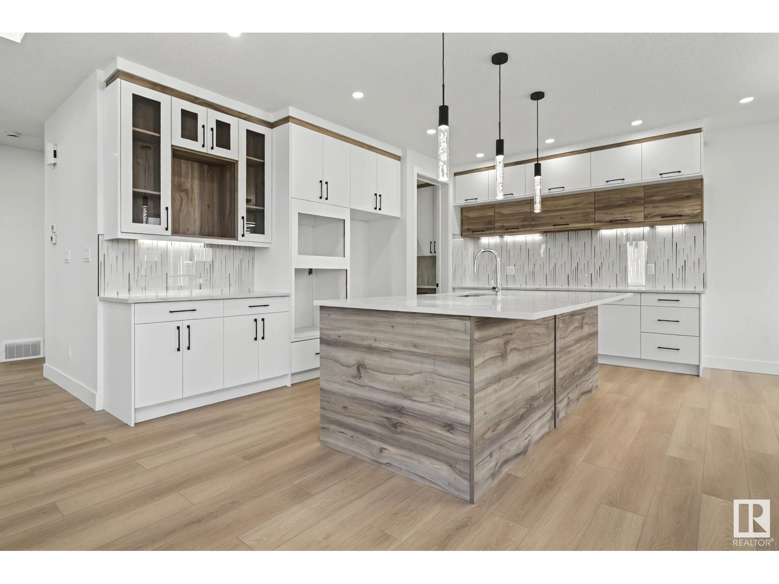 Property at 17128 2 ST NW image 2