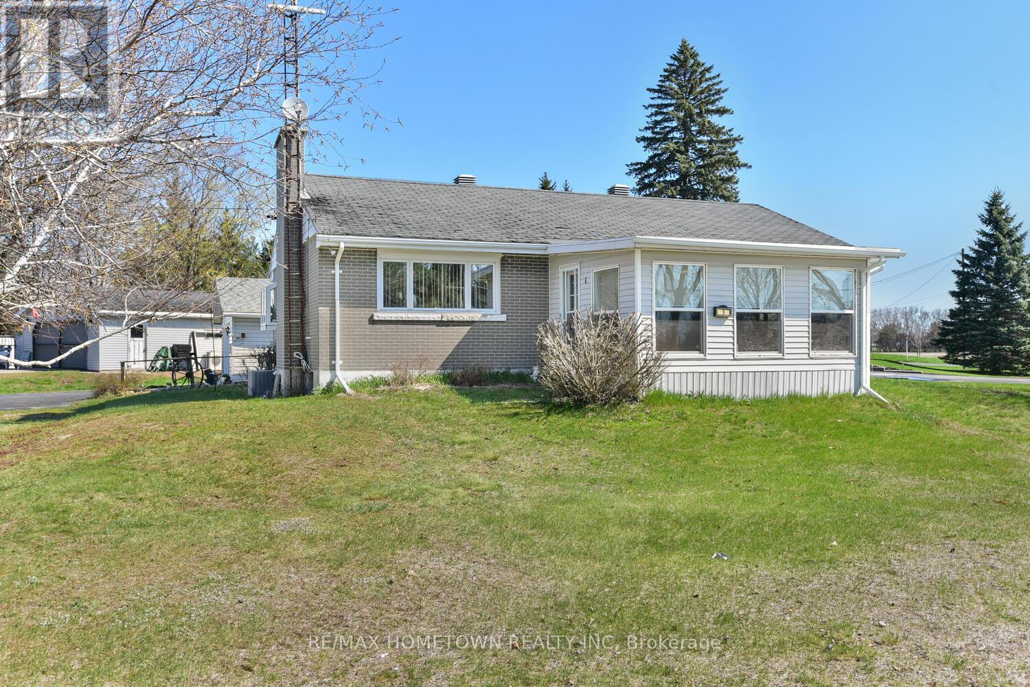 1 Stewart Drive, Augusta, Ontario  K0E 1T0 - Photo 3 - X11970027