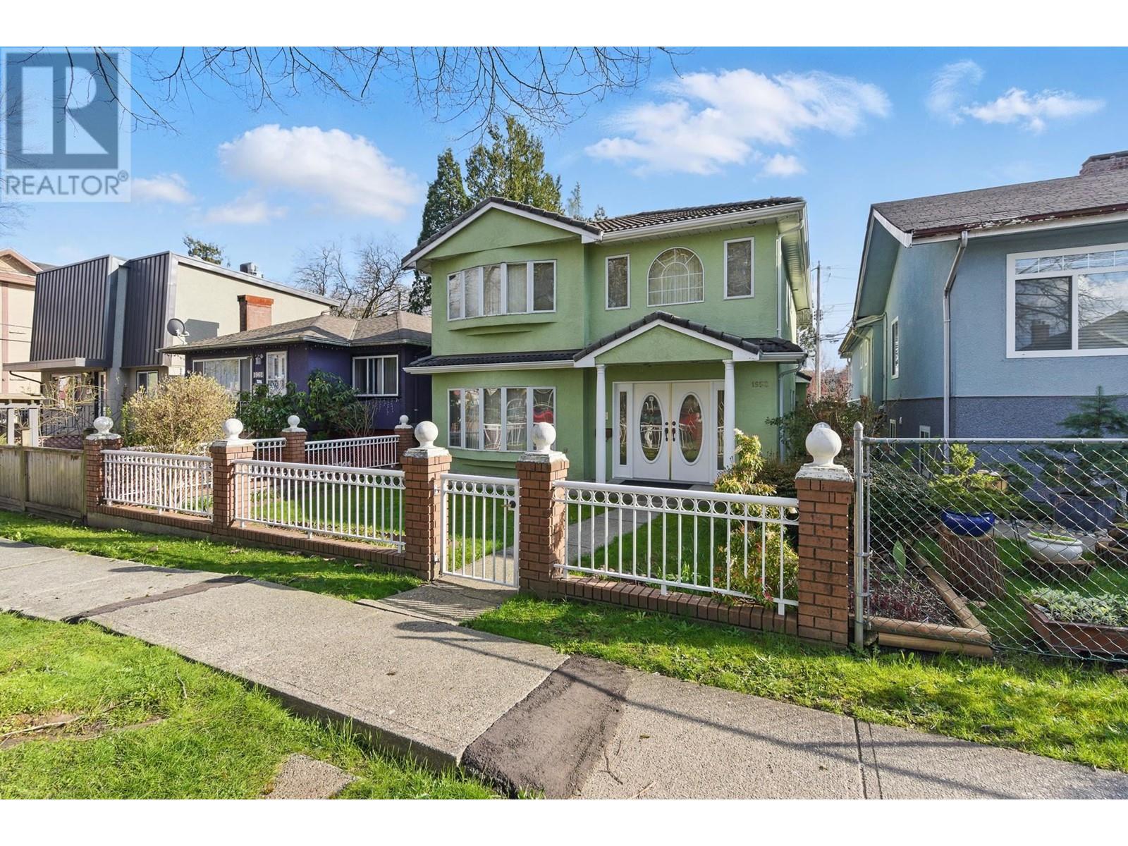 1952 E 37th Avenue, Vancouver, British Columbia  V5P 1G1 - Photo 2 - R2991874