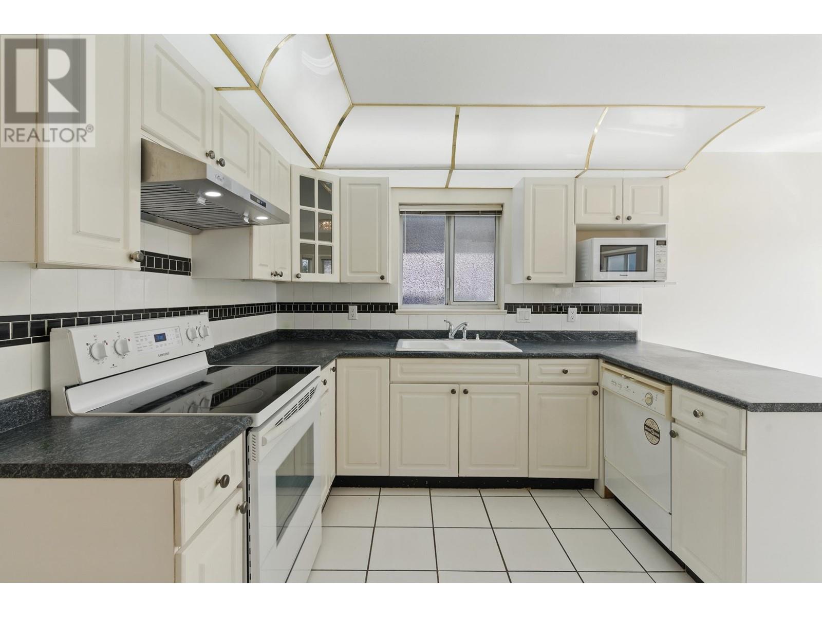1952 E 37th Avenue, Vancouver, British Columbia  V5P 1G1 - Photo 12 - R2991874