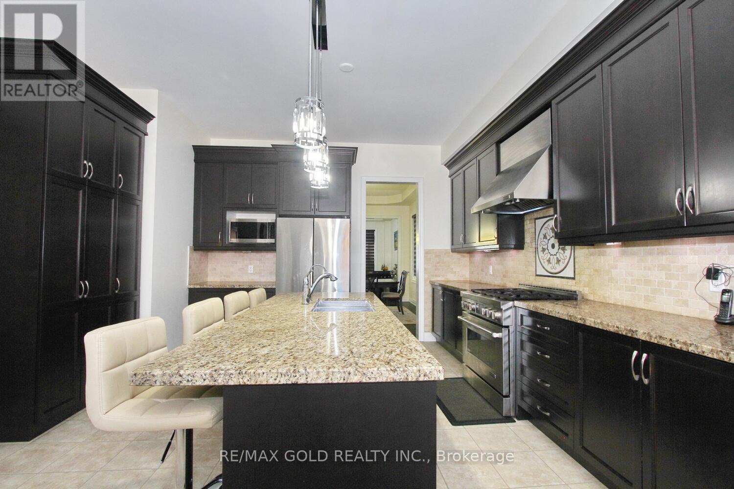 14 Ladbrook Crescent, Brampton, Ontario  L6X 5H6 - Photo 12 - W12092377