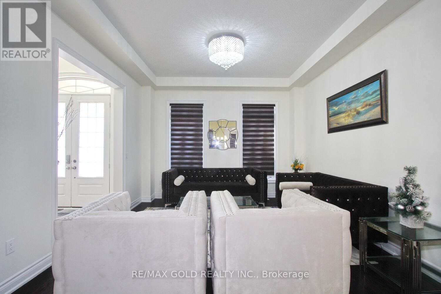14 Ladbrook Crescent, Brampton, Ontario  L6X 5H6 - Photo 6 - W12092377