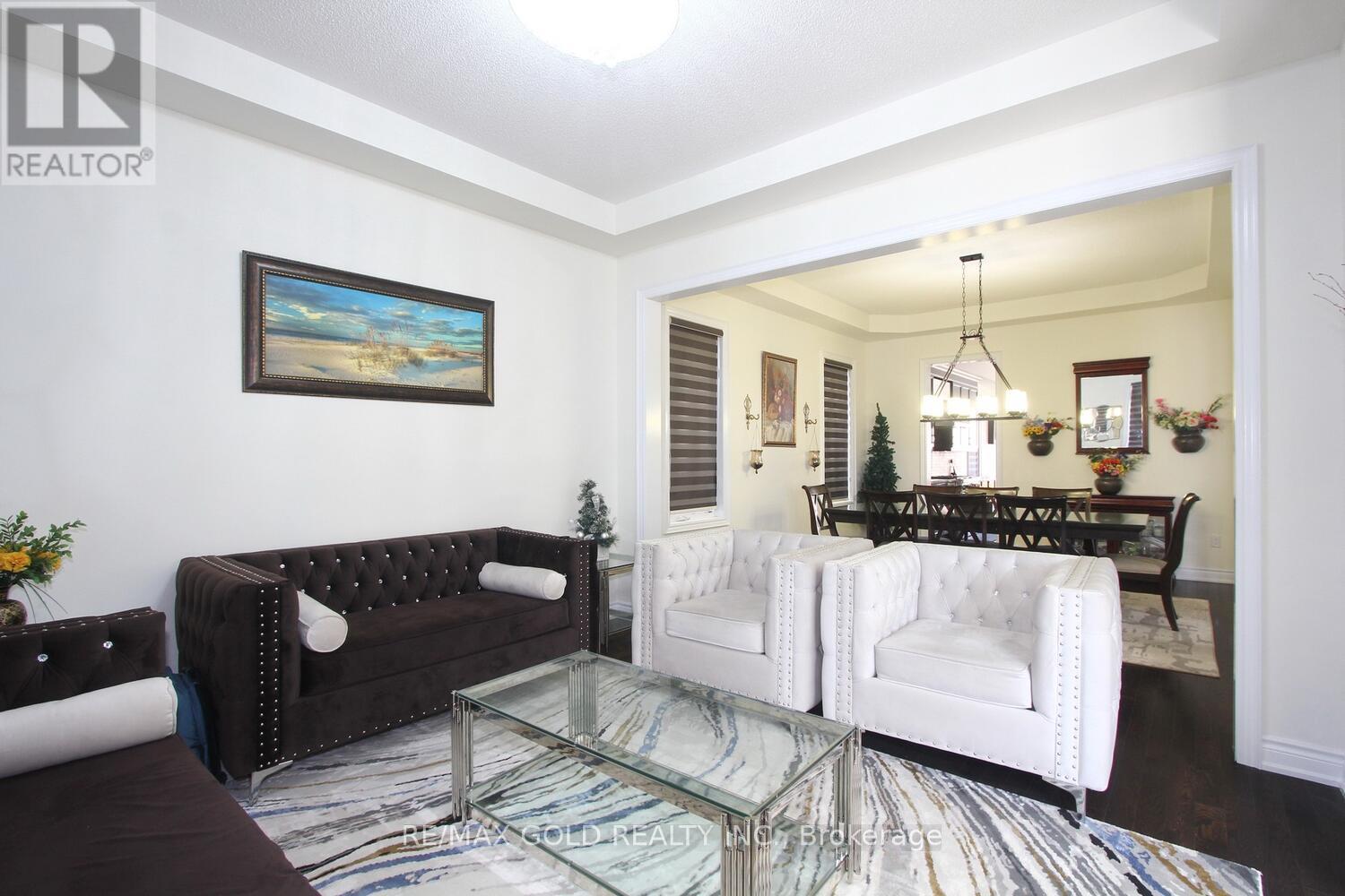 14 Ladbrook Crescent, Brampton, Ontario  L6X 5H6 - Photo 7 - W12092377