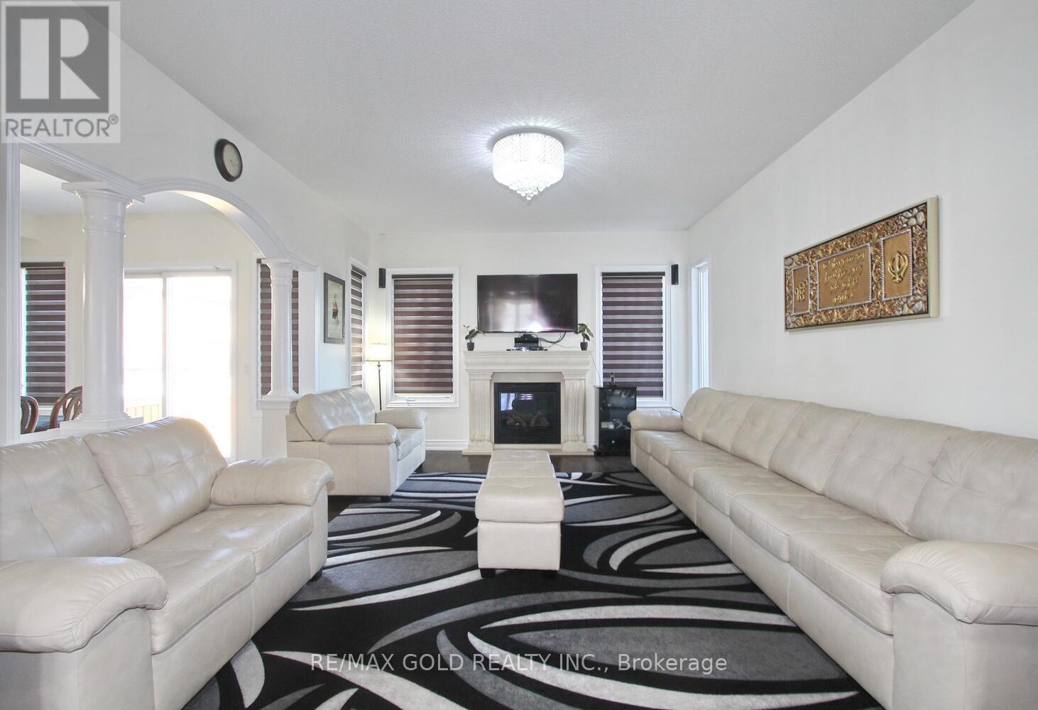 14 Ladbrook Crescent, Brampton, Ontario  L6X 5H6 - Photo 9 - W12092377