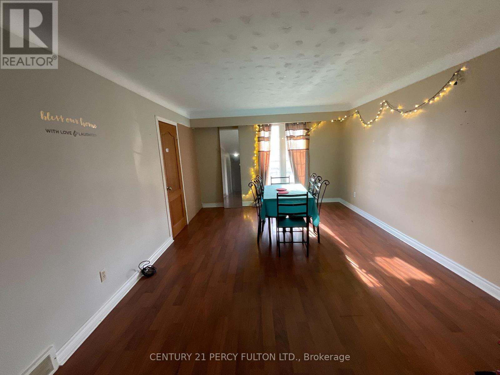 2 Trelawn Parkway E, Welland, Ontario  L3C 1W3 - Photo 2 - X12092387