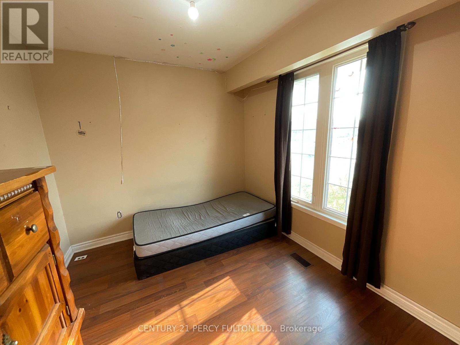2 Trelawn Parkway E, Welland, Ontario  L3C 1W3 - Photo 3 - X12092387