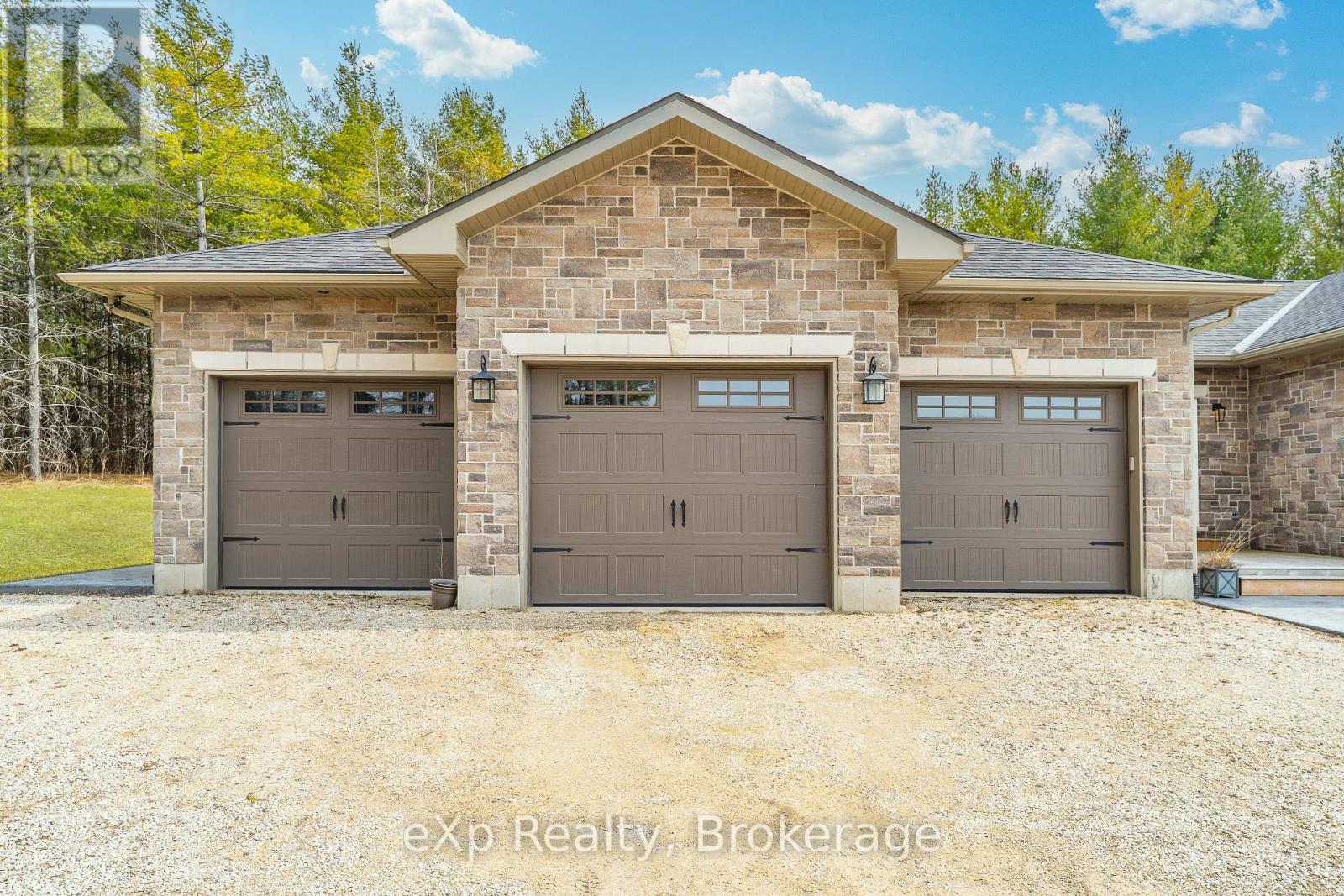 615641 Hamilton Lane, West Grey, Ontario  N0C 1H0 - Photo 7 - X12086488