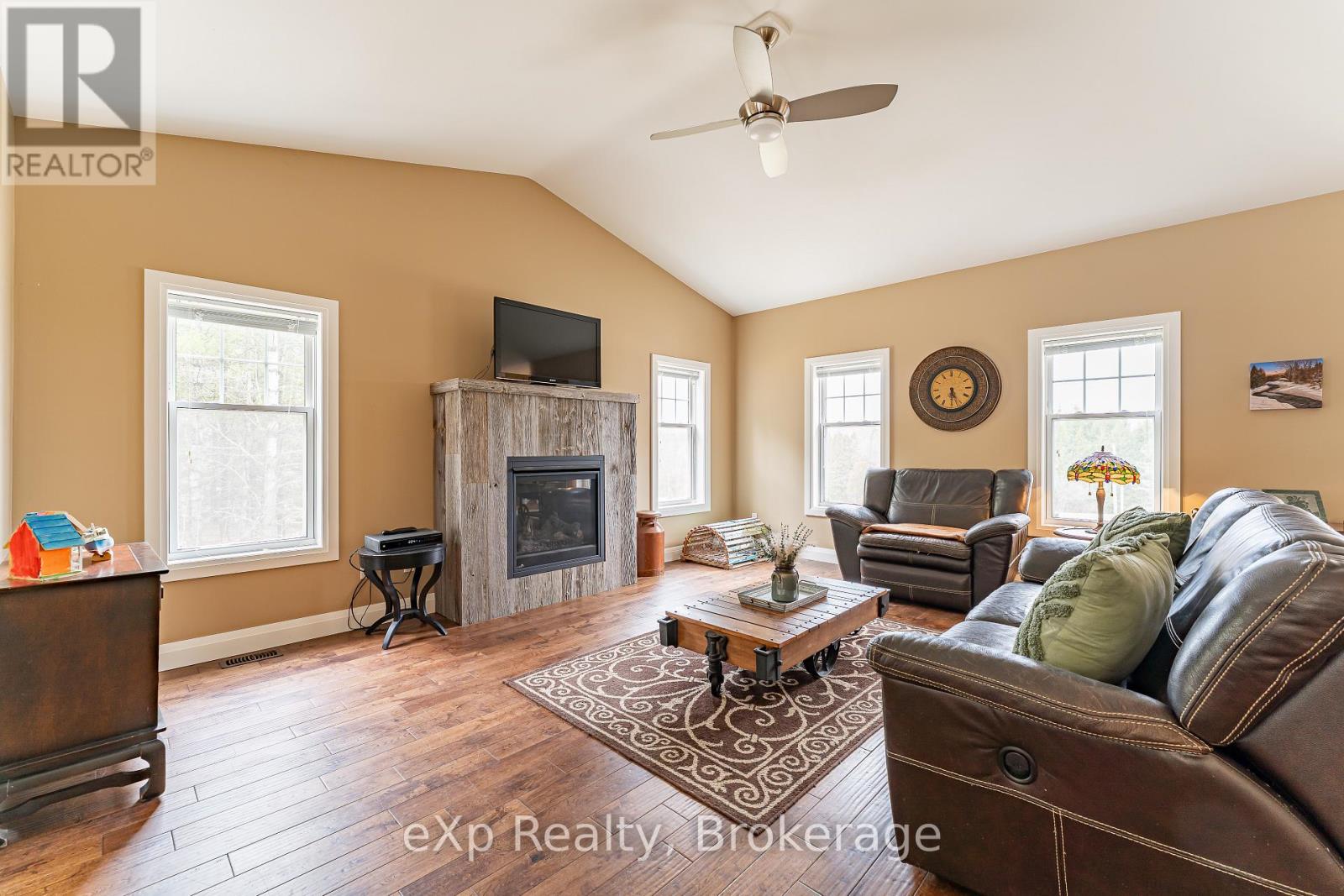 615641 Hamilton Lane, West Grey, Ontario  N0C 1H0 - Photo 9 - X12086488