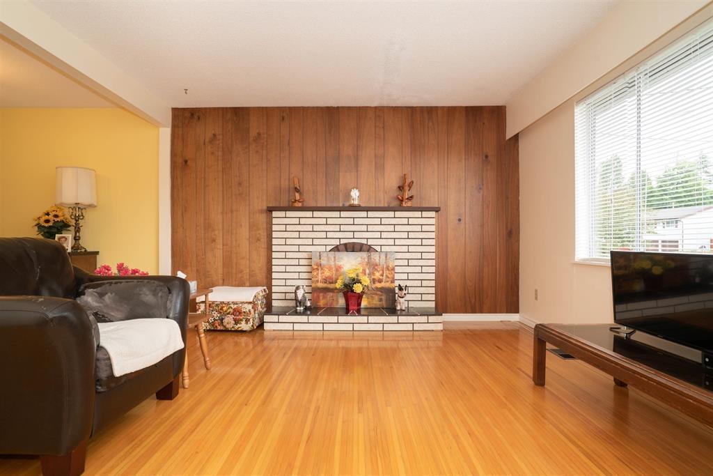 Property at 7451 113 STREET image 2