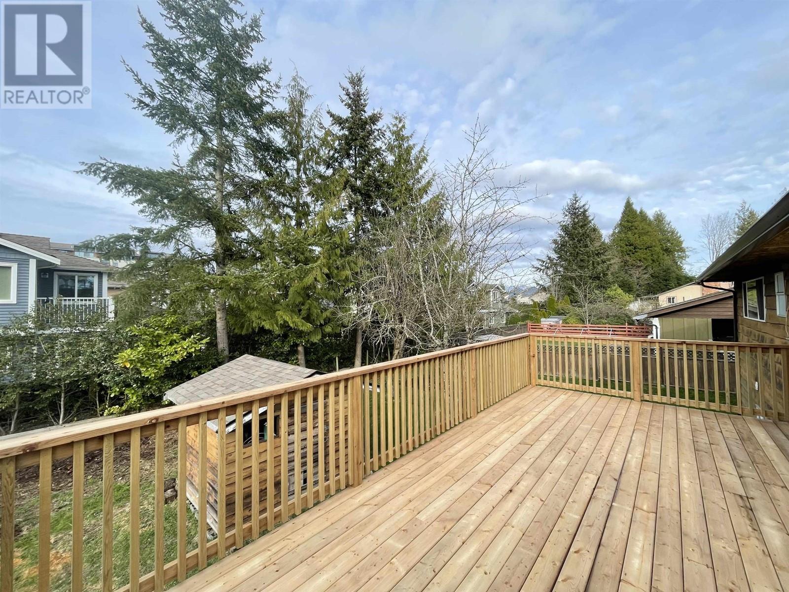 Property at 866 POPLAR LANE image 5