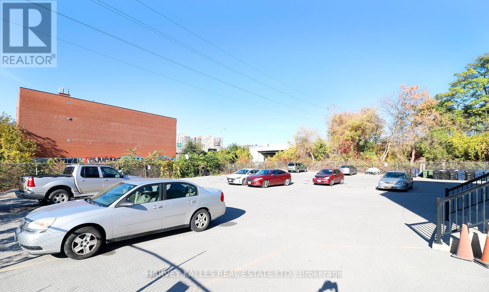 209 - 500 Gilbert Avenue, Toronto, Ontario  M6E 4X5 - Photo 15 - W12092394