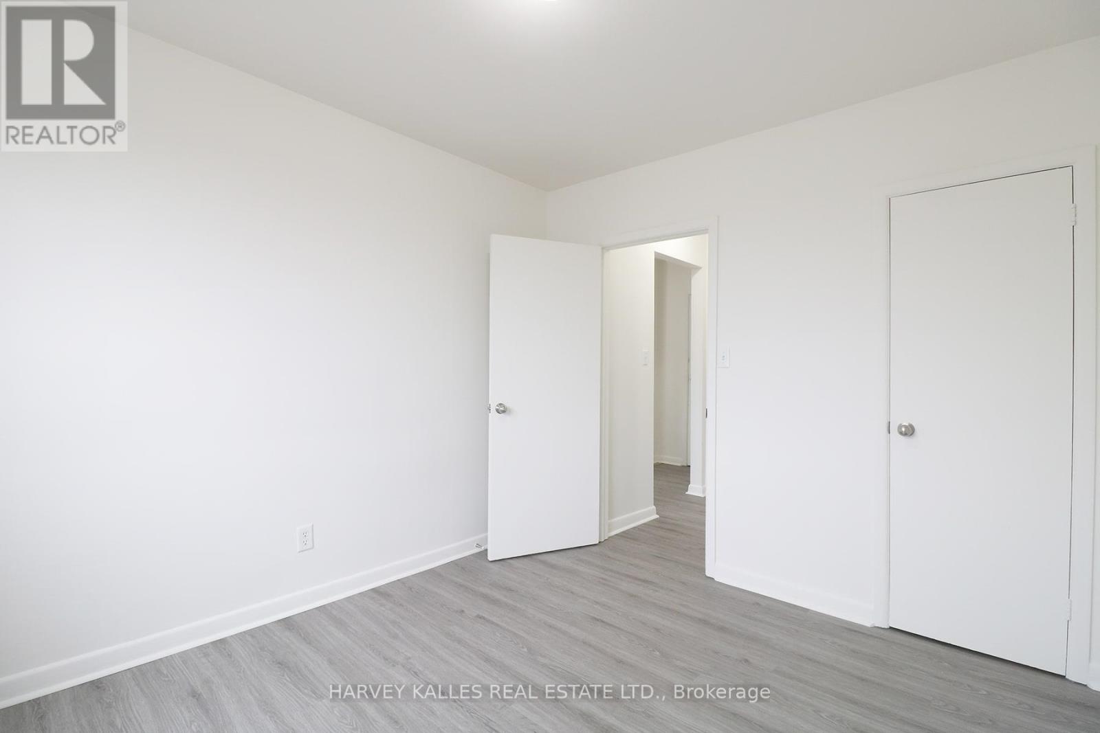 209 - 500 Gilbert Avenue, Toronto, Ontario  M6E 4X5 - Photo 9 - W12092394