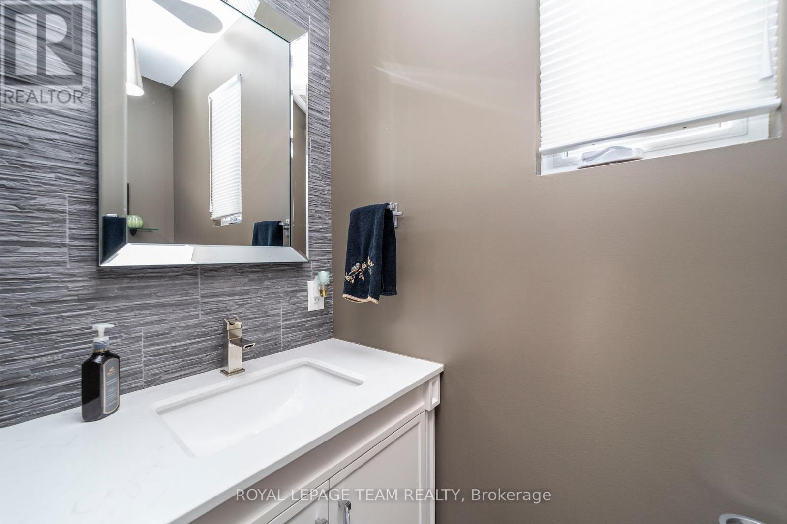 51 Aylen Avenue, Ottawa, Ontario  K2A 3P6 - Photo 13 - X12017865