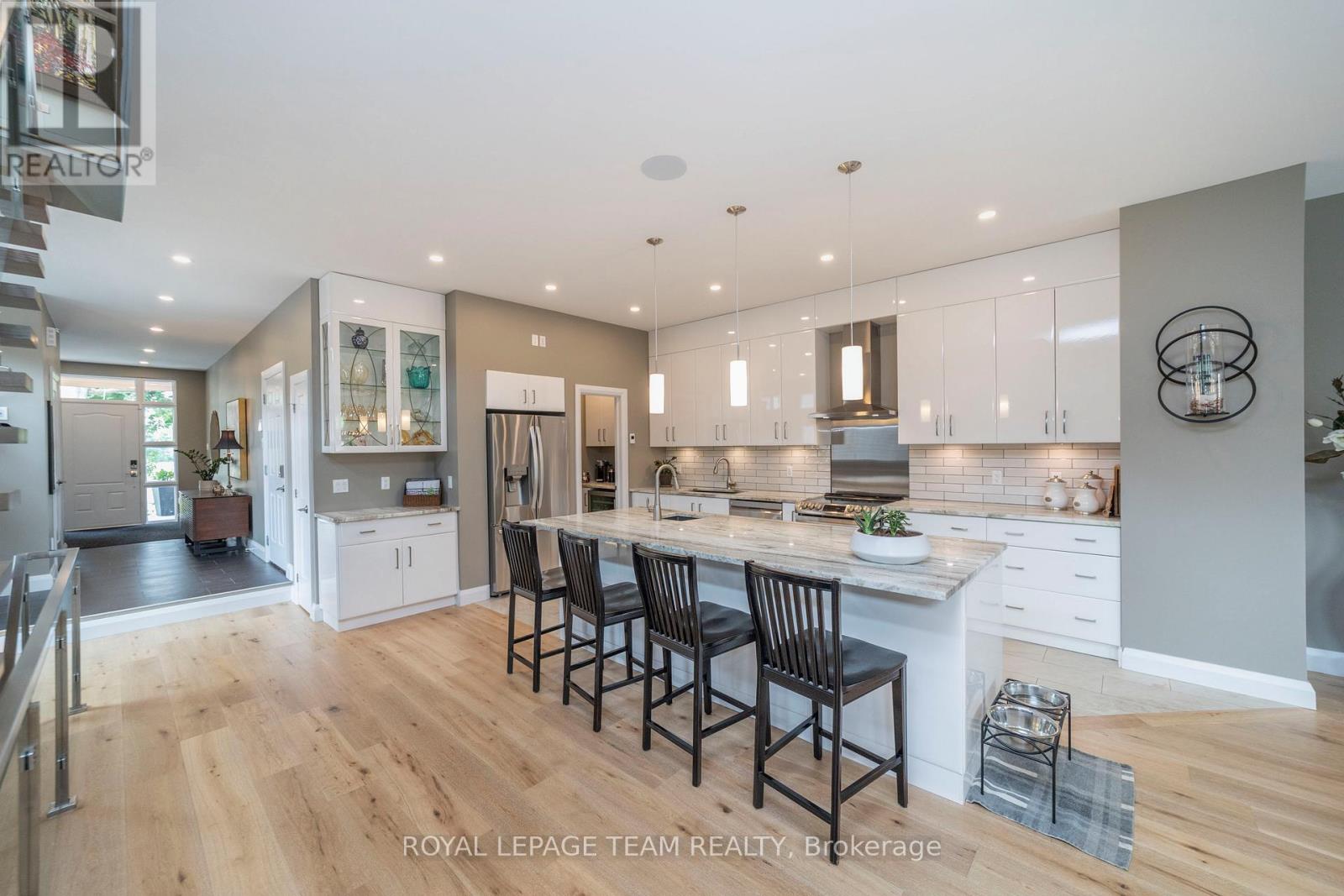 51 Aylen Avenue, Ottawa, Ontario  K2A 3P6 - Photo 6 - X12017865